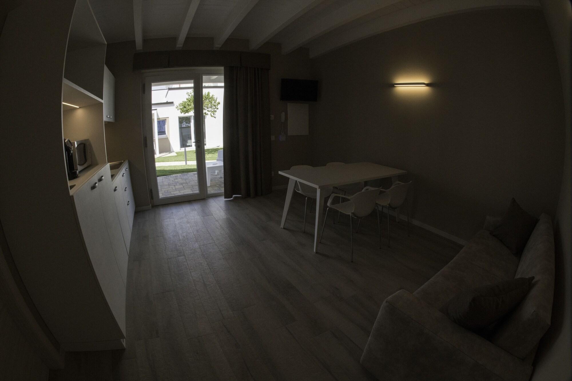 Aurora Aparthotel Пескьера-дель-Гарда Экстерьер фото