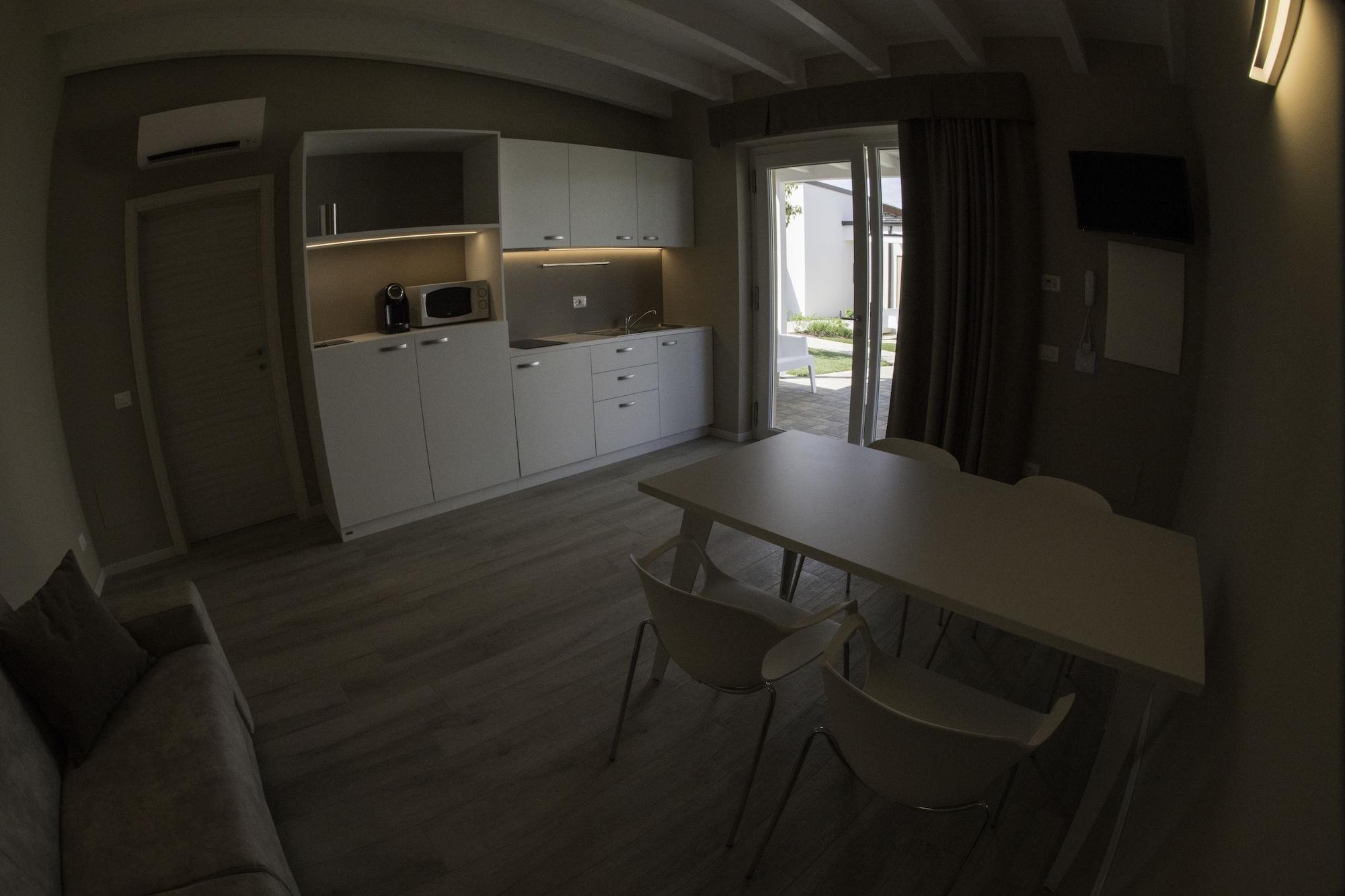 Aurora Aparthotel Пескьера-дель-Гарда Экстерьер фото