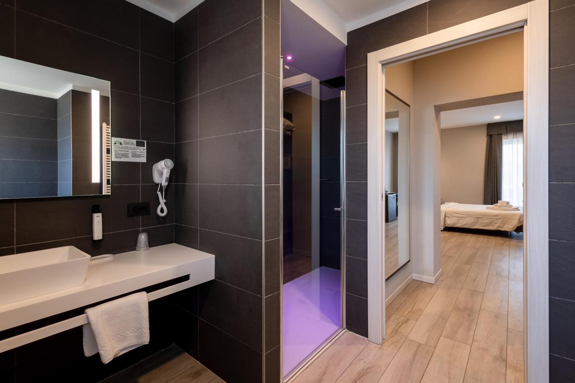 Aurora Aparthotel Пескьера-дель-Гарда Экстерьер фото