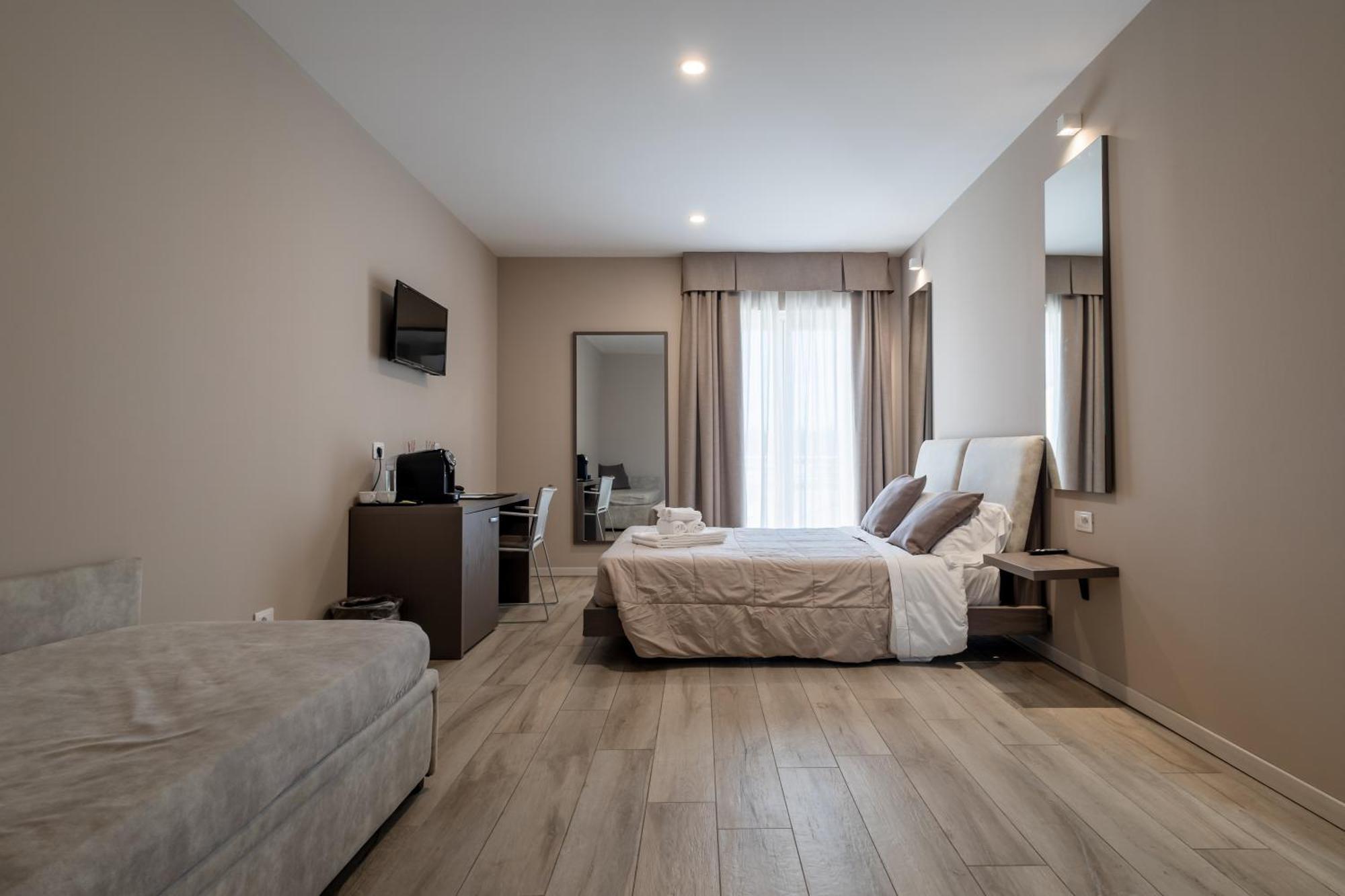 Aurora Aparthotel Пескьера-дель-Гарда Экстерьер фото