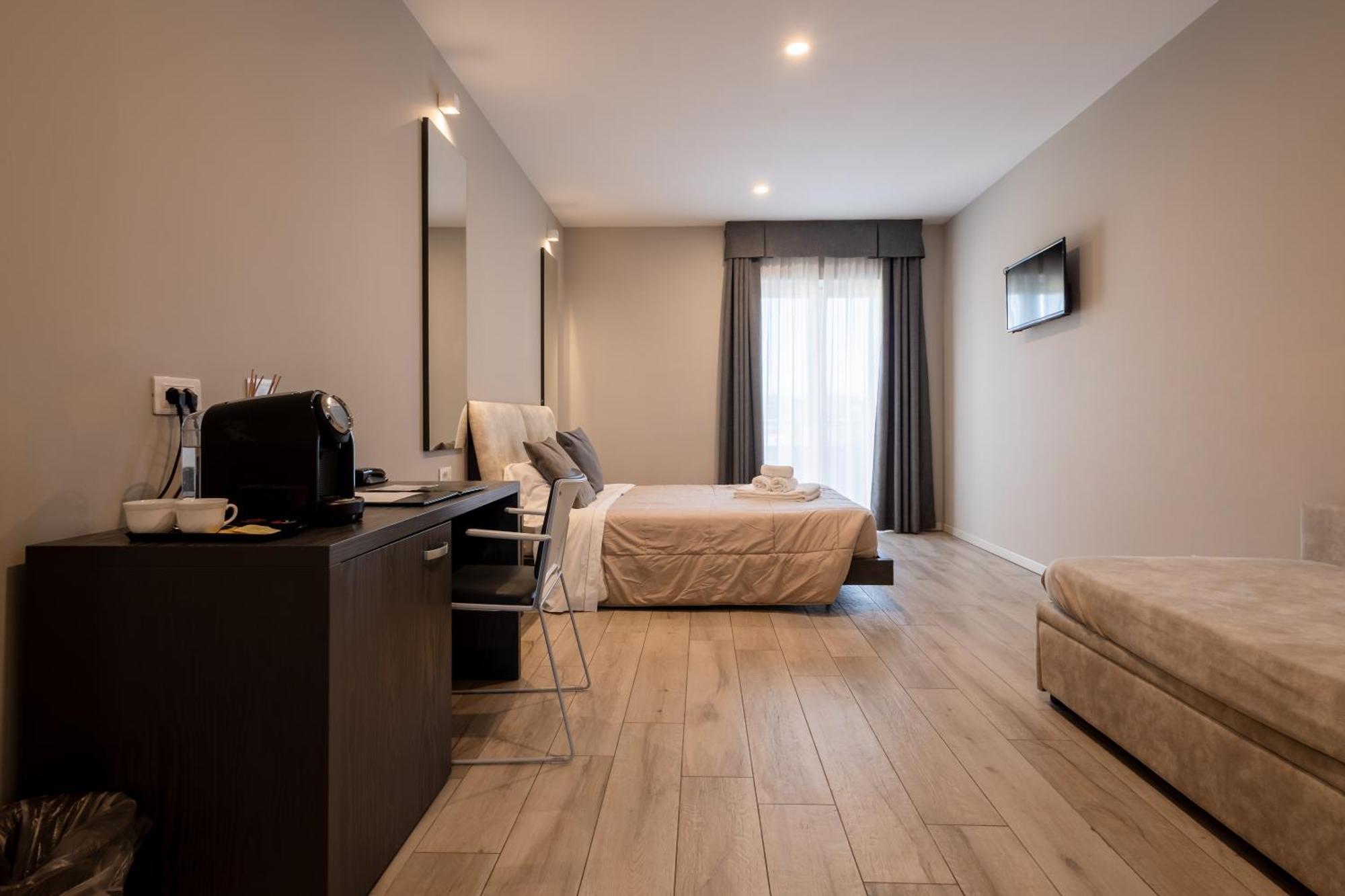Aurora Aparthotel Пескьера-дель-Гарда Экстерьер фото