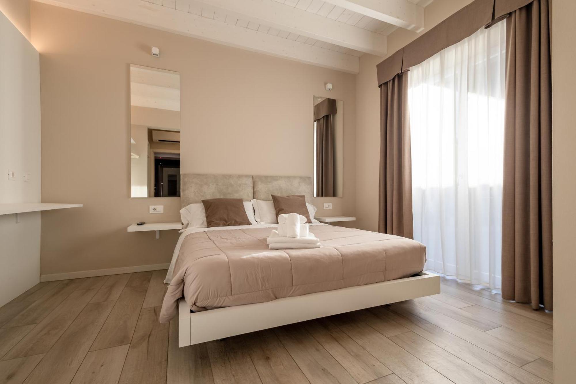 Aurora Aparthotel Пескьера-дель-Гарда Экстерьер фото