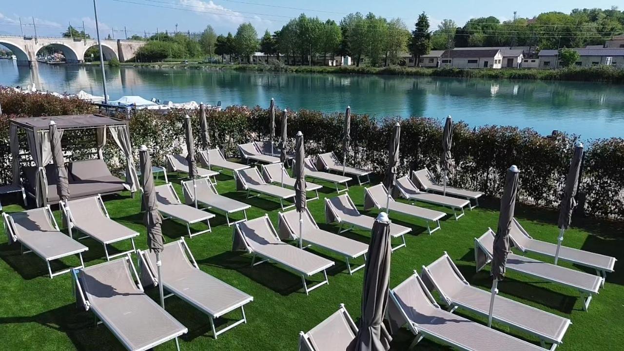 Aurora Aparthotel Пескьера-дель-Гарда Экстерьер фото
